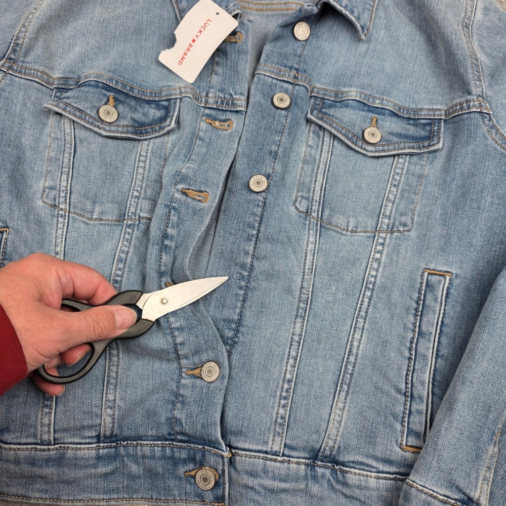 Lucky Brand Denim Jacket Womens Large Light Blue Button Front Trucker Jacket - Picture 4 of 11